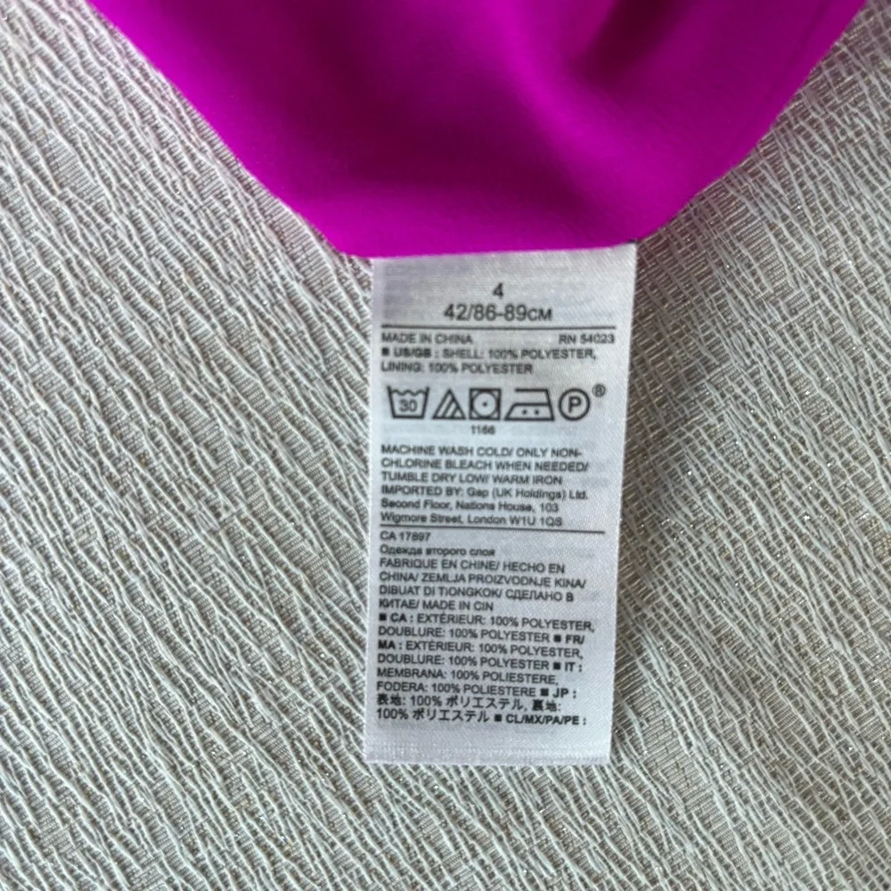 Elegant Banana Republic Magenta V-Neck Bell Sleeve Shift Dress. Size 4 - Picture 5 of 7